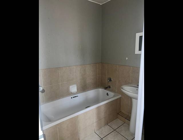 2 BEDROOM SECTIONAL TITLE FOR SALE IN COMET